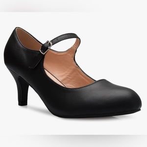 Olivia K Mary Janes in size 8, never worn outside! Retro vintage comfort